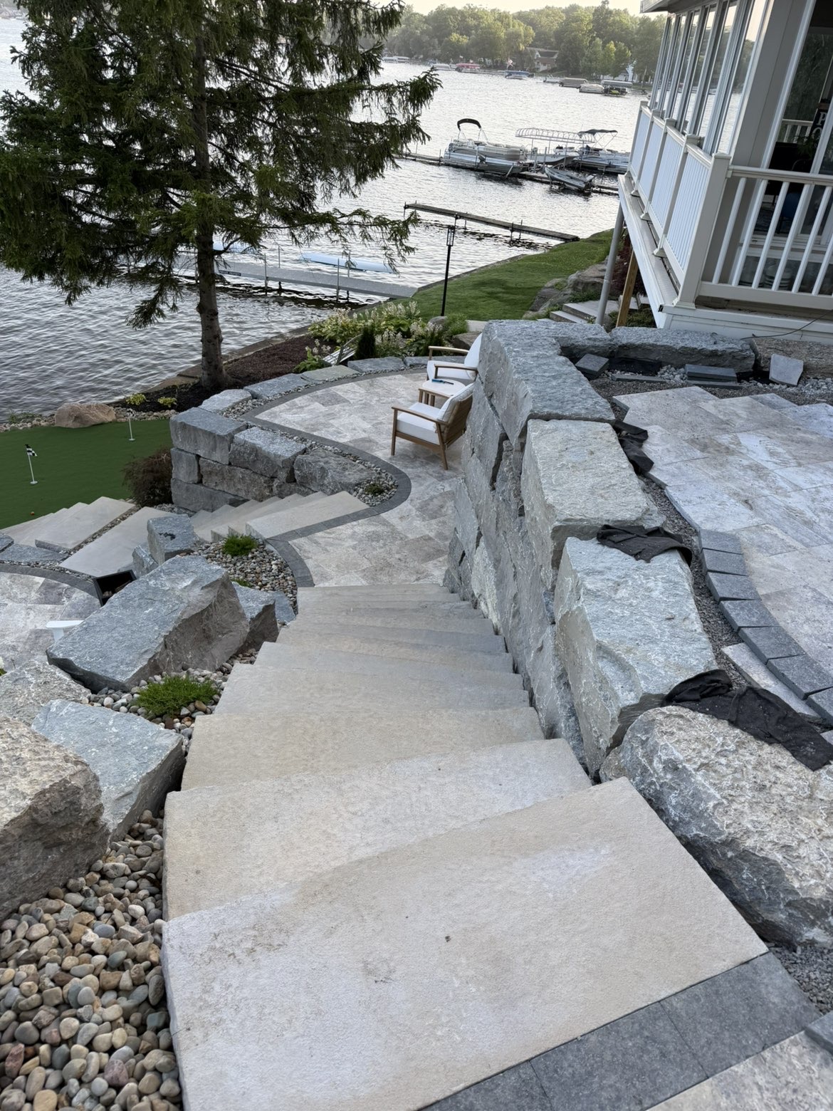 Custom hardscape capping blocks on retaining wall